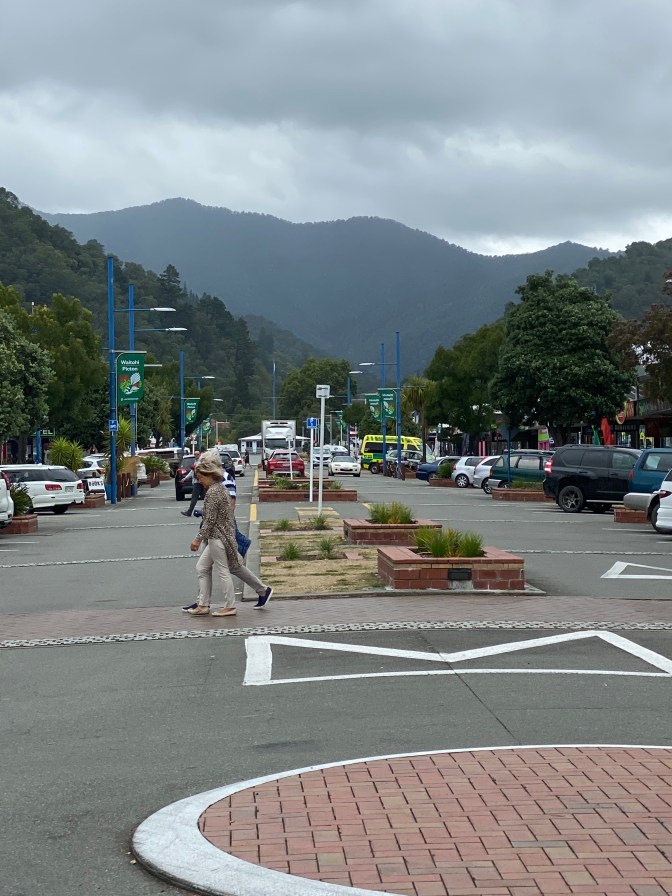 E900FF3F-F5D6-4EDC-9879-D065D8009412